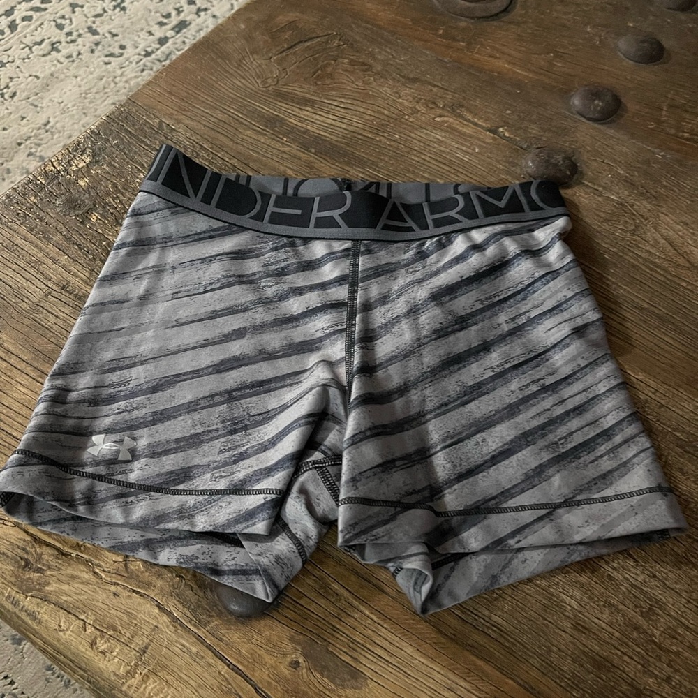Under Armour spandex shorts gray & black stripped